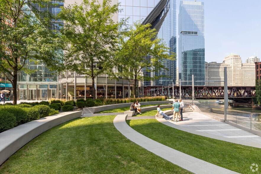 More Photos Of 150 N Riverside Plz, Chicago Office For Lease