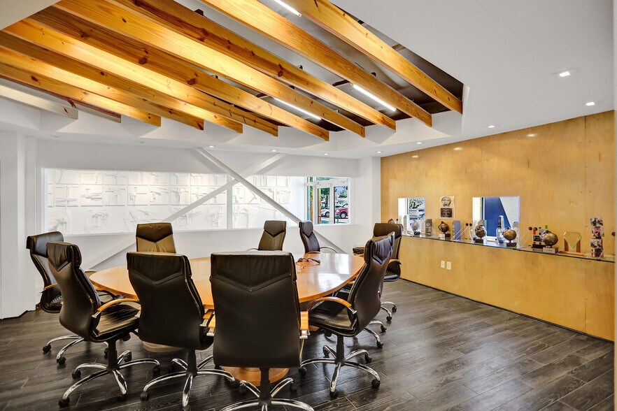 More Photos Of 3075 NW South River Dr, Miami Storefront Retail Office For Lease