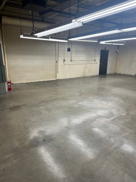 More Photos Of 13513 Sherman Way, Van Nuys Manufacturing For Sale