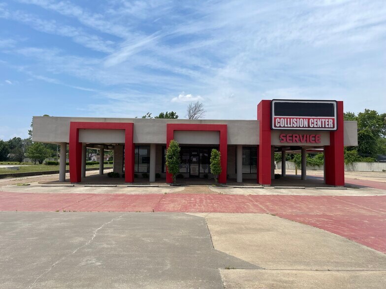 More Photos Of 8200 S US-71 Hwy, Fort Smith Auto Dealership For Sale