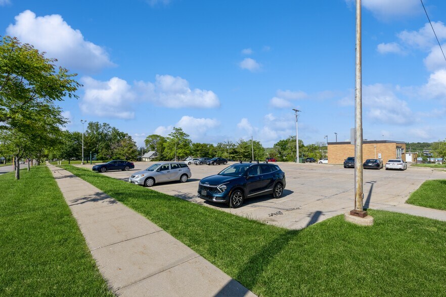 More Photos Of 1203 & 1221 4th Street, Des Moines Land For Sale