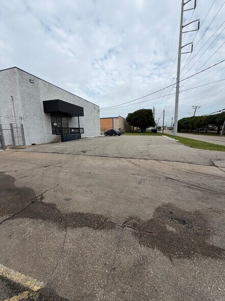 More Photos Of 9019 Governors Row, Dallas Food Processing For Lease