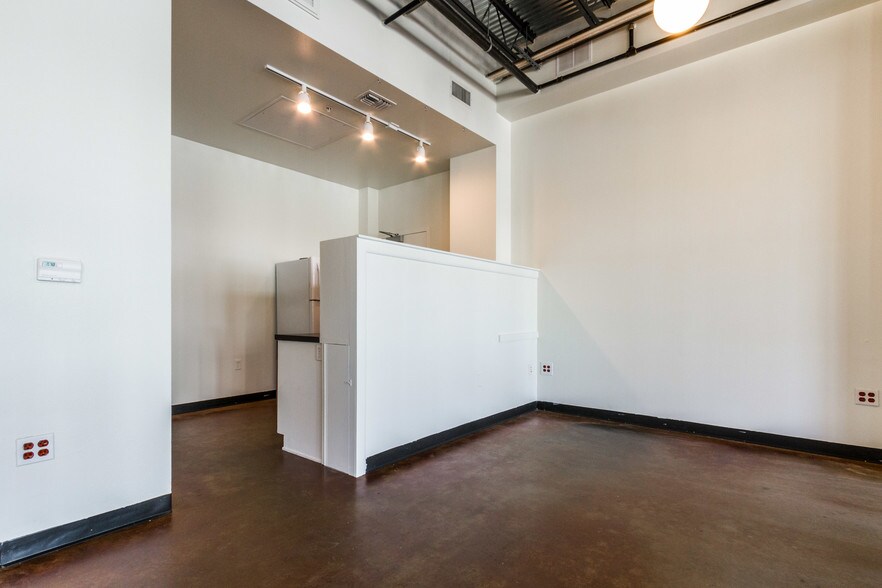 More Photos Of 2401 E 6th St, Austin Loft Creative Space For Lease