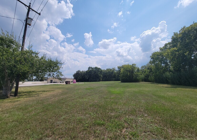 More Photos Of 23608 Tx-36, Damon General Retail For Sale