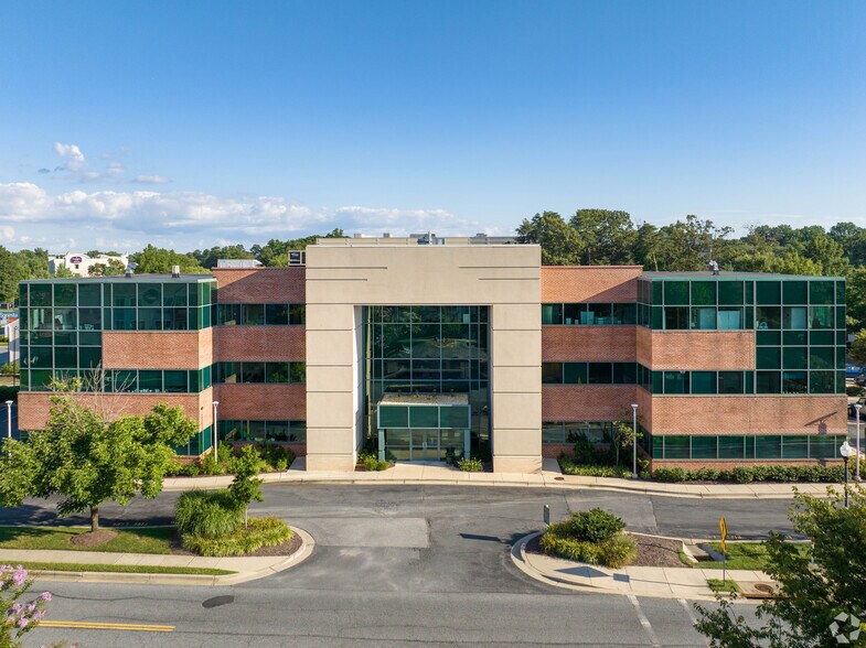 More Photos Of 130 Admiral Cochrane Dr, Annapolis Medical For Sale