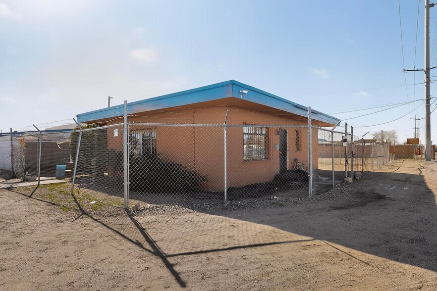 More Photos Of 6510 Zuni Rd SE, Albuquerque Land For Sale