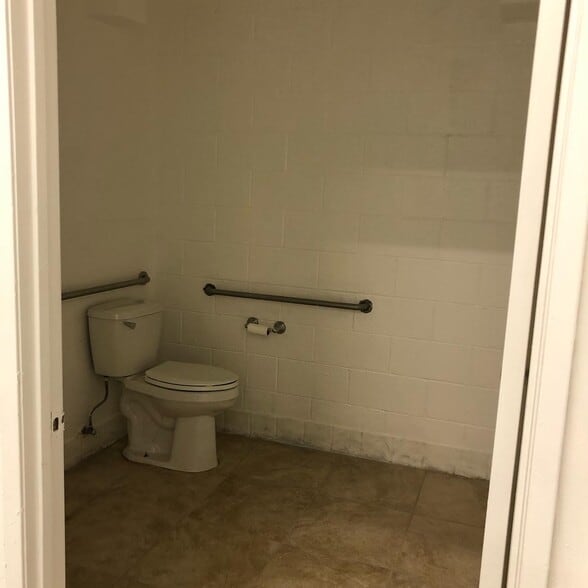 More Photos Of 9051-9053 Van Nuys Blvd, Panorama City General Retail For Lease