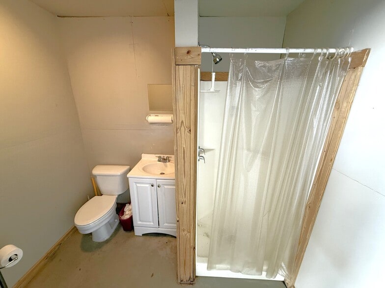 More Photos Of 501 Wright Brothers Dr, Georgetown Airplane Hangar For Sale