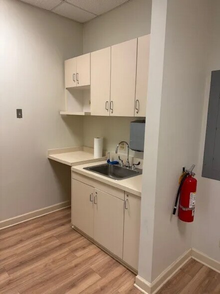 More Photos Of 2306-2310 W Touhy Ave, Chicago Apartments For Lease