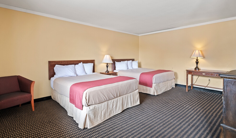 More Photos Of 700 Colorado Ave, Stratton Hotel For Sale