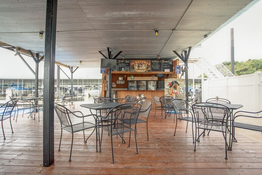 More Photos Of 215 W Water St, Grafton Marina For Sale