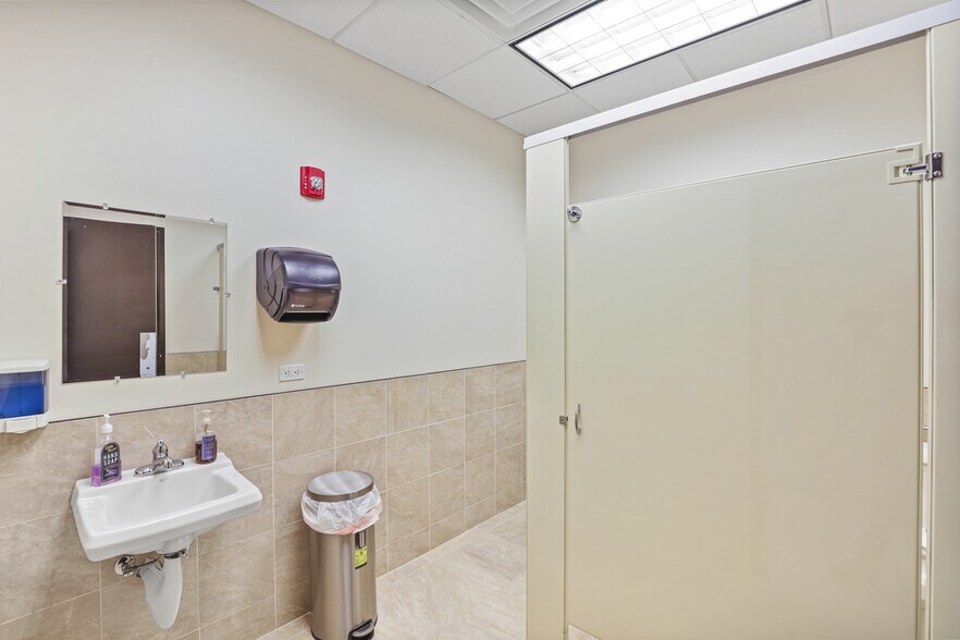 More Photos Of 14489 John Humphrey Dr, Orland Park Medical For Sale