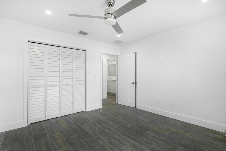 More Photos Of 10370 SW 24th St, Miami Apartments For Sale
