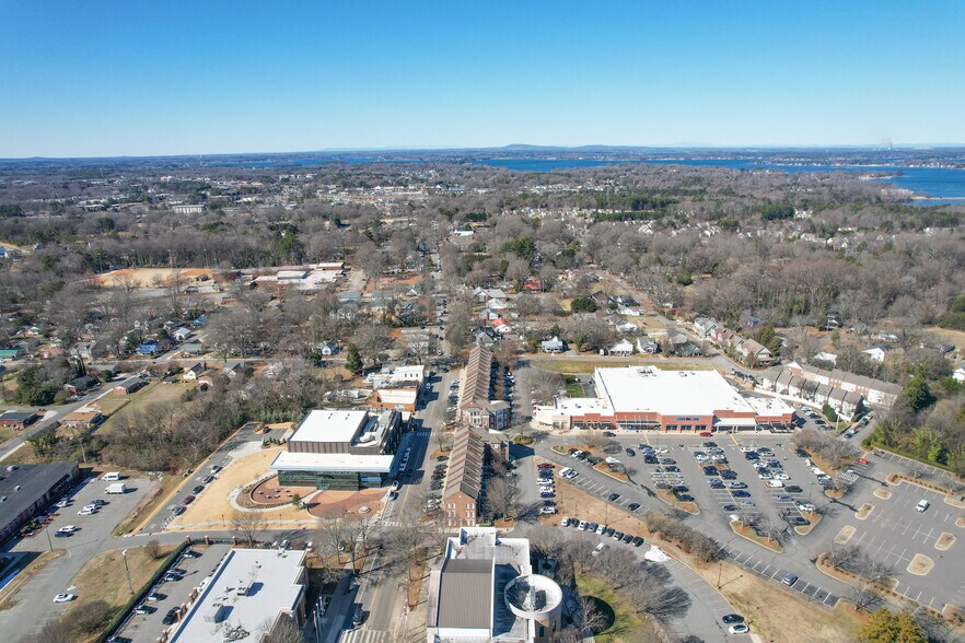 More Photos Of 21315 W Catawba Ave, Cornelius Storefront Retail Residential For Lease
