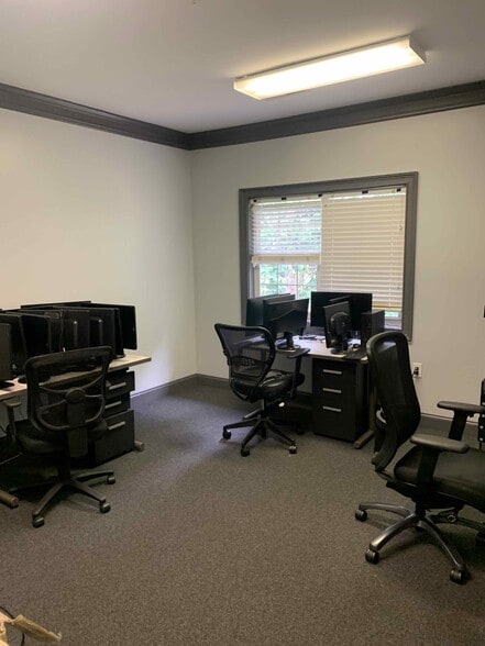More Photos Of 417-429 Creekstone Rdg, Woodstock Office For Sale