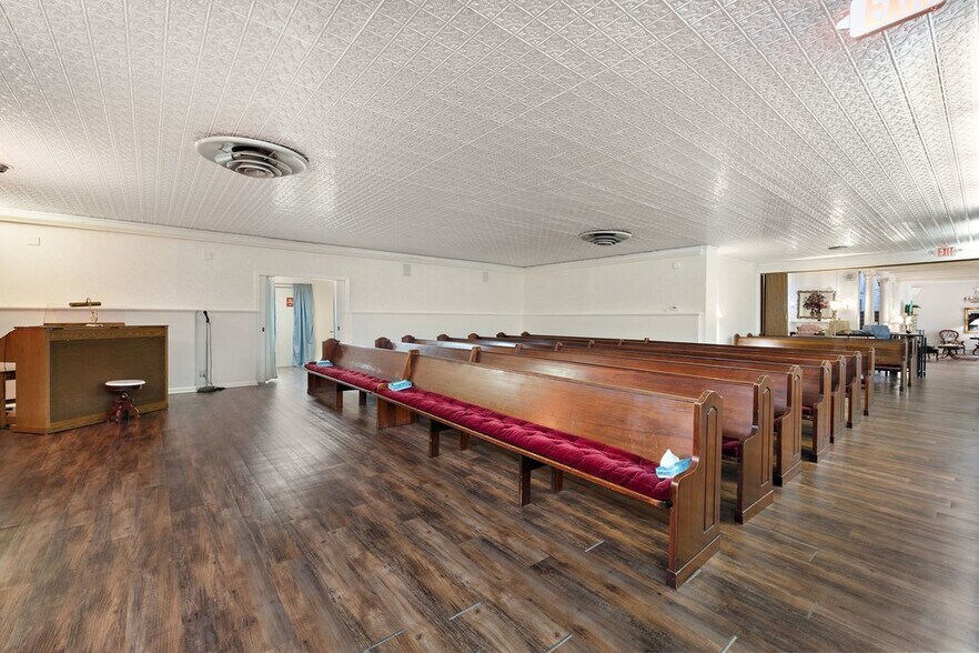 More Photos Of 503 Talbot St, Taylor Funeral Home For Sale