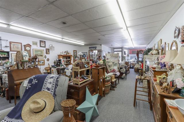 More Photos Of 401-405 S Central Ave, Marshfield Storefront For Sale