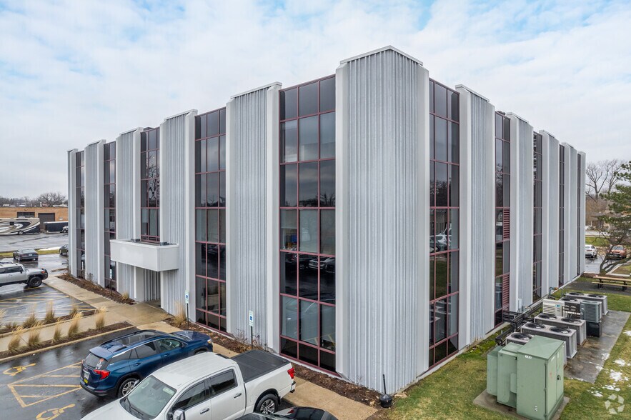 Primary Photo Of 801 N Cass Ave, Westmont Office For Lease