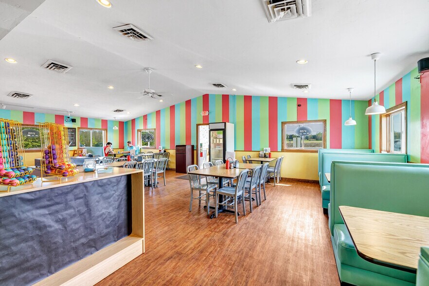 More Photos Of 2630 School Ln, Suamico Restaurant For Sale