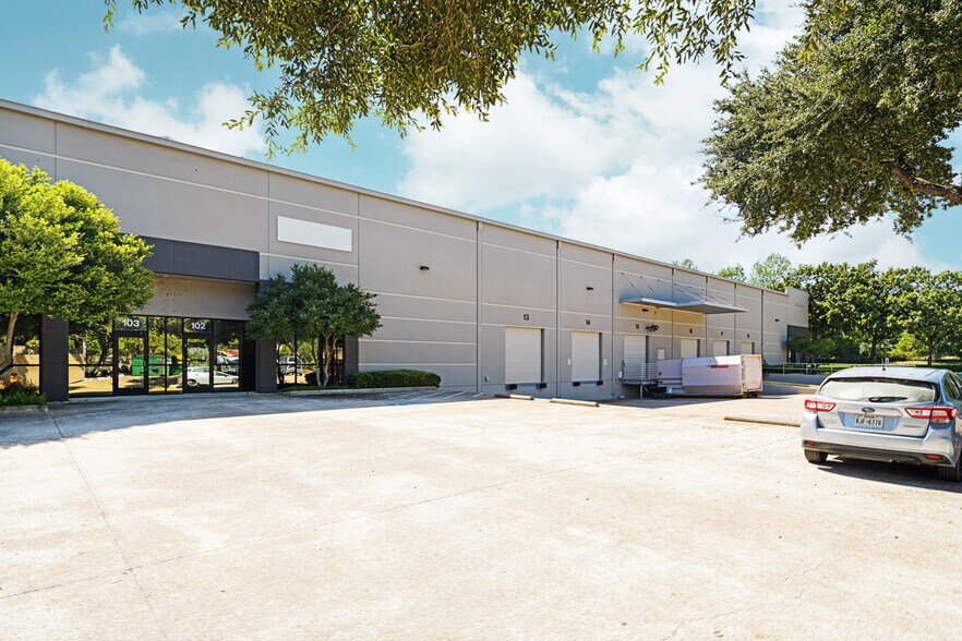 More Photos Of 845 Interchange Blvd, Austin Distribution For Lease
