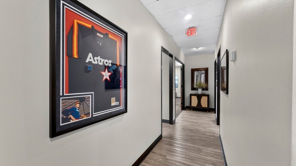 More Photos Of 16522-16536 Park Row, Houston Light Distribution For Sale
