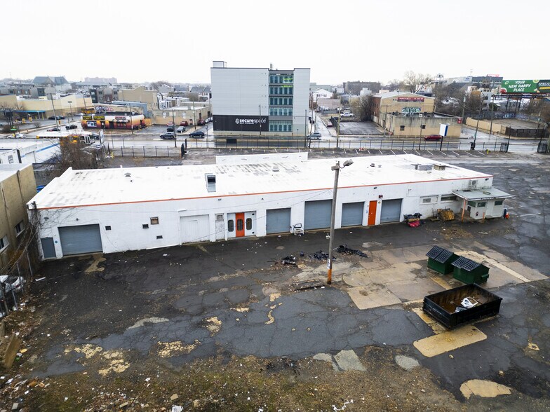 More Photos Of 3111 Grays Ferry Ave, Philadelphia Service For Sale