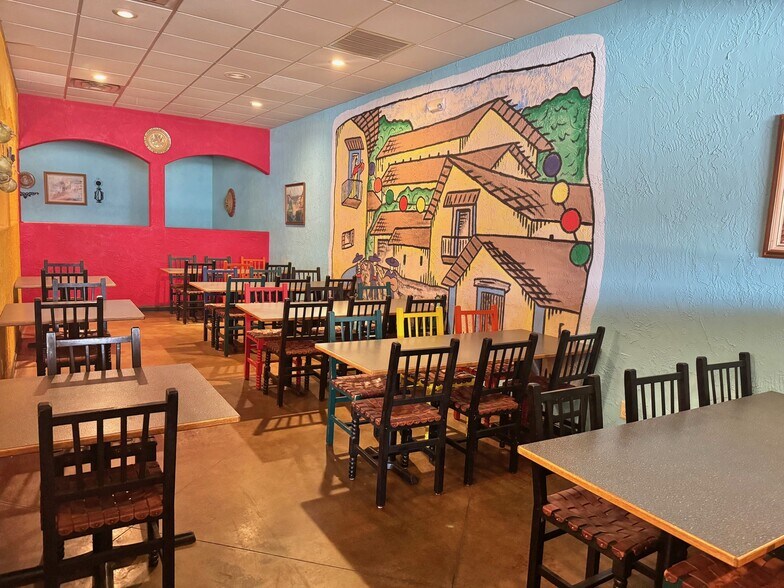 More Photos Of 200 N Central Ave, Parsons General Retail For Sale