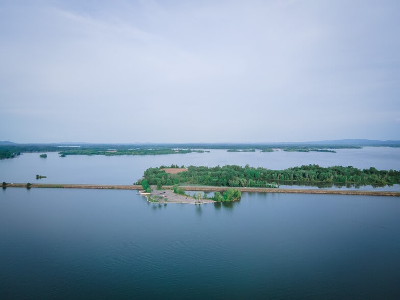 More Photos Of 998 Cedar Bluff Rd, Centre Hotel For Sale