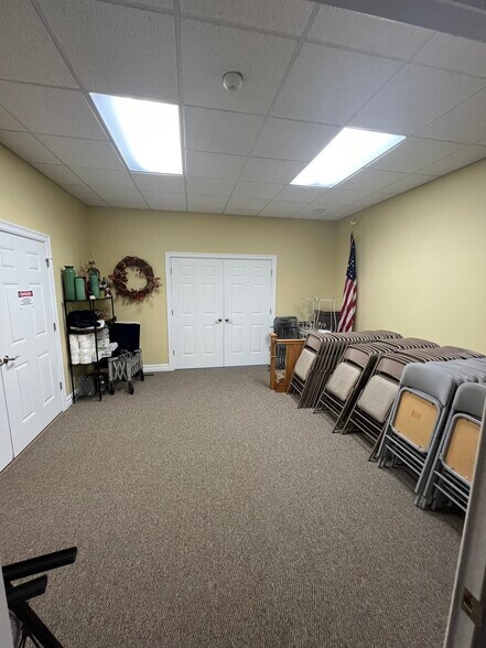 More Photos Of 209 Entrepreneur Dr, Saint Charles Funeral Home For Lease