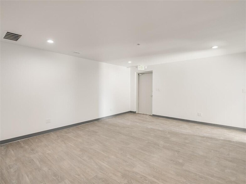 More Photos Of 20376 FM 2252, Garden Ridge Warehouse For Sale