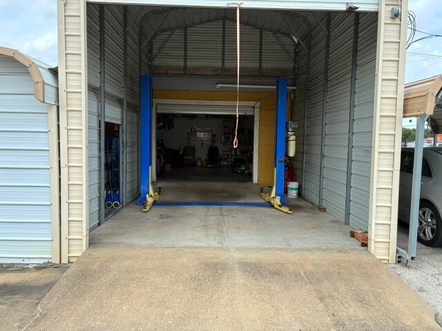 More Photos Of 5902 Spencer Hwy, Pasadena Auto Dealership For Lease