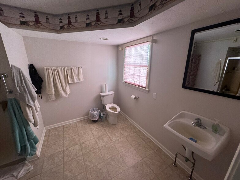 More Photos Of 1173 Manchester Ave SW, North Lawrence Office Residential For Sale