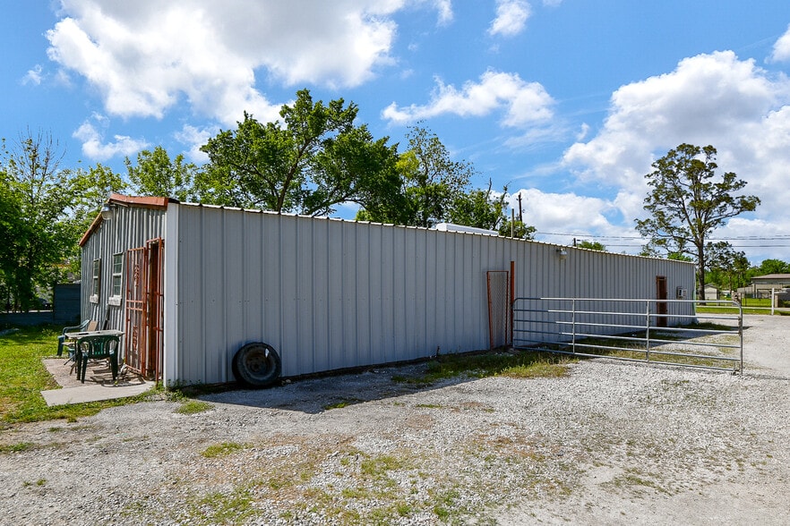 More Photos Of 2206 Hartwick Rd, Houston Contractor Storage Yard For Sale