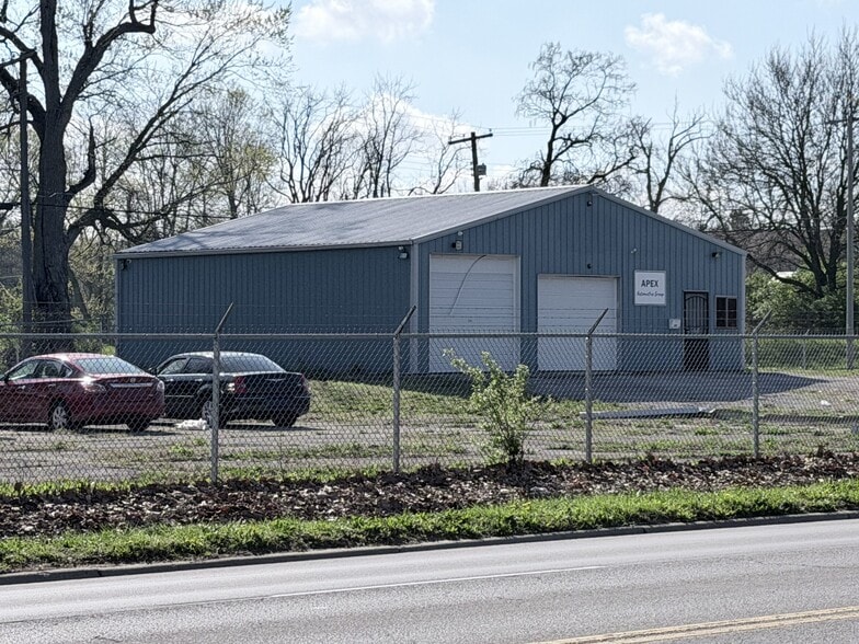 Primary Photo Of 810 N Dr Martin Luther King Jr Blvd, Muncie Freestanding For Sale