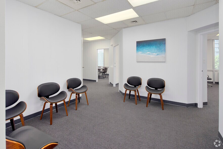 More Photos Of 205 S Whiting St, Alexandria Medical For Lease