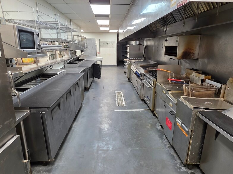 More Photos Of 7625 N La Cholla Blvd, Tucson Restaurant For Lease