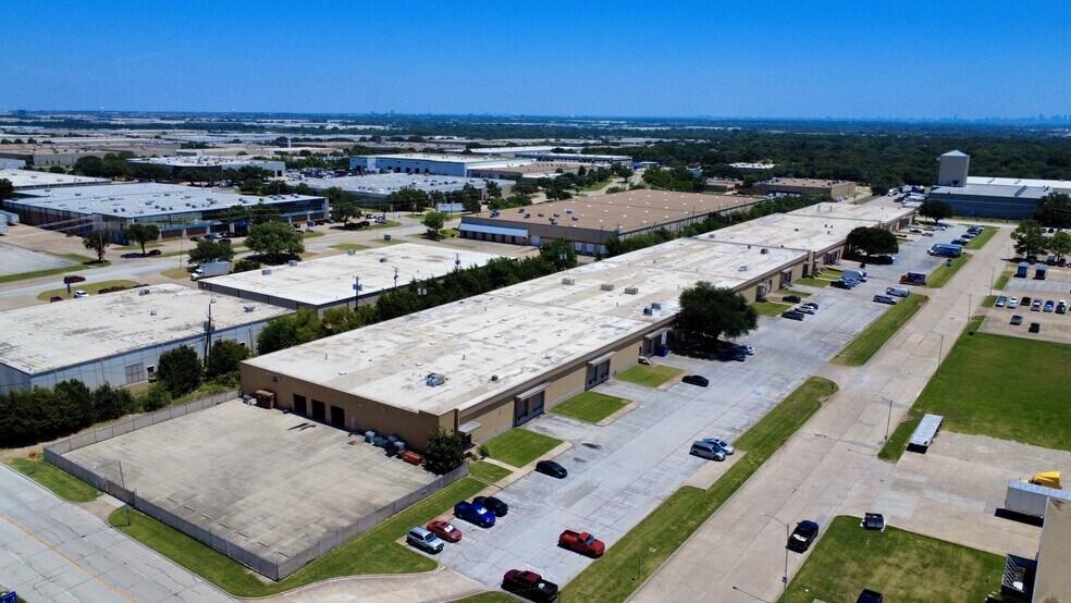 More Photos Of 901-941 Avenue N, Grand Prairie Industrial For Sale