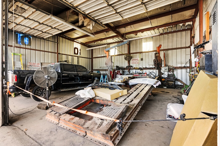 More Photos Of 1106 Wayside Dr, Houston Auto Repair For Sale