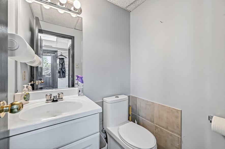 More Photos Of 3835 Mcbean St, Richmond Auto Repair For Sale