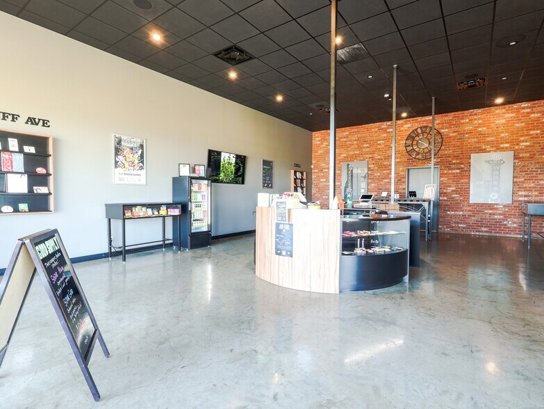 More Photos Of 4805 75 St, Stettler Storefront Retail Office For Sale