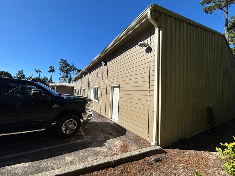 More Photos Of 2230 Kingwood St, Florence Warehouse For Sale