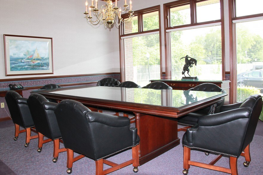 More Photos Of 10321 N Pennsylvania St, Indianapolis Office For Lease