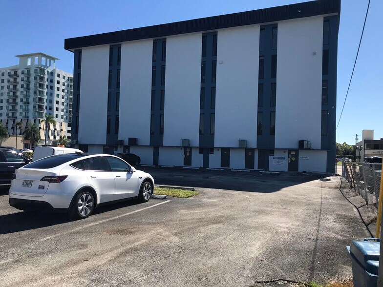 More Photos Of 2131 Hollywood Blvd, Hollywood Office Residential For Lease