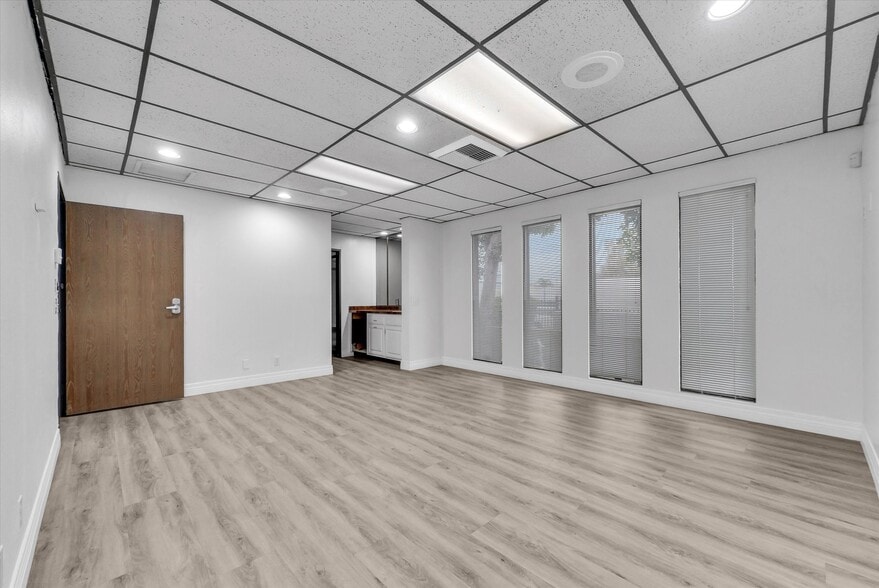 More Photos Of 15384 Arrow Blvd, Fontana Office For Lease