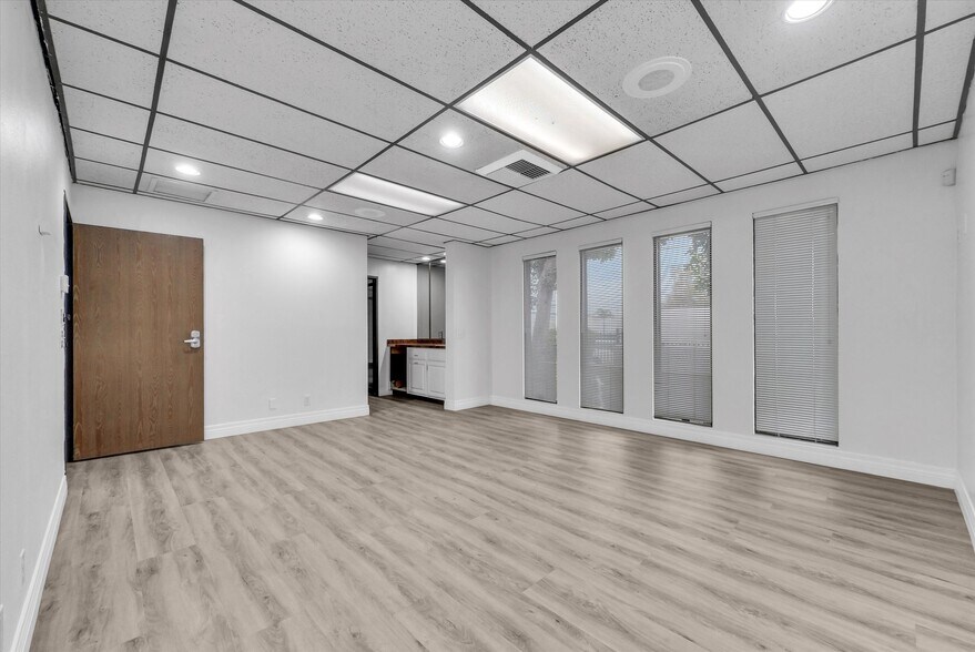 More Photos Of 15384 Arrow Blvd, Fontana Office For Lease