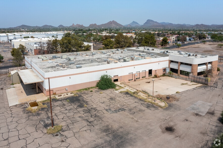 More Photos Of 6701 S Midvale Park Rd, Tucson Distribution For Sale