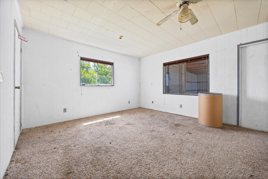 More Photos Of 523-529 Kristin st, Taft Flex For Sale
