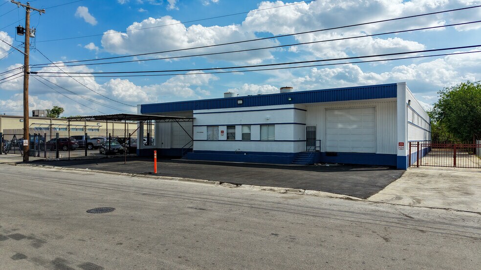 More Photos Of 130 E Zavalla, San Antonio Warehouse For Lease