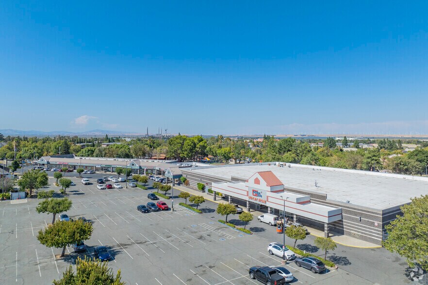 More Photos Of 3033 Harbor St, Pittsburg Unknown For Lease