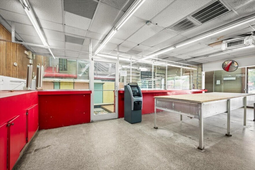 More Photos Of 20 E 9th St, Jacksonville Freestanding For Lease